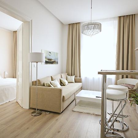 Luxury Center Apt. Charles Bridge Walking Distance Prag Exteriör bild