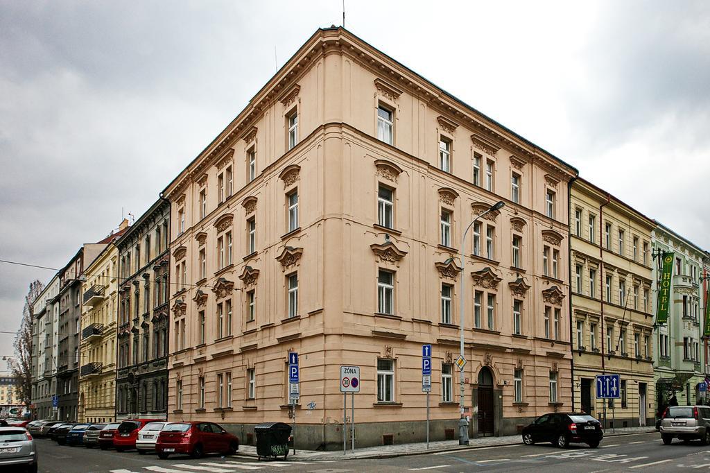 Luxury Center Apt. Charles Bridge Walking Distance Prag Exteriör bild