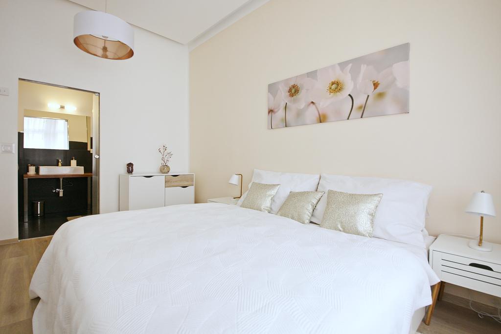 Luxury Center Apt. Charles Bridge Walking Distance Prag Exteriör bild